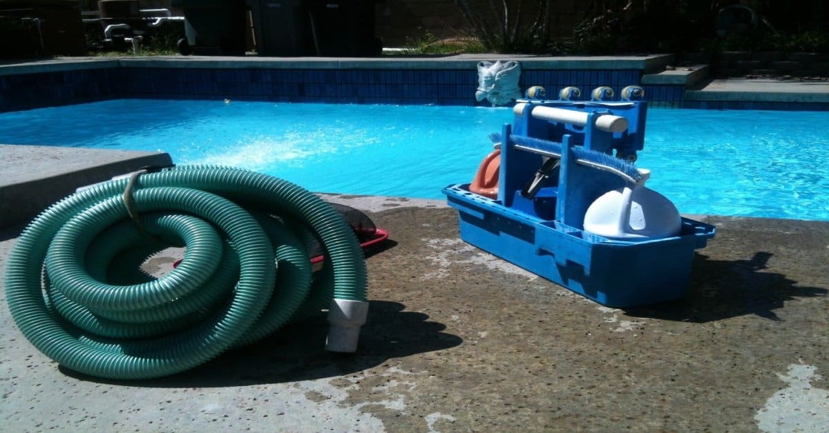 How-to-vacuum-pool